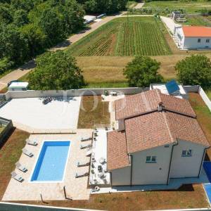 Barban, okolica, dvije kuće na mirnoj lokaciji