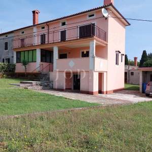 Barban, okolica, obiteljska kuća sa pogledom na more
