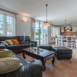 Barban, okolica, Villa na mirnoj lokaciji sa bazenom