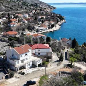 Barić Draga - kuća s poslovnim prostorom