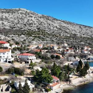 Barić Draga - kuća s poslovnim prostorom