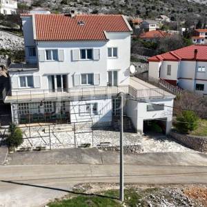 Barić Draga - kuća s poslovnim prostorom