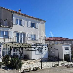 Barić Draga - kuća s poslovnim prostorom