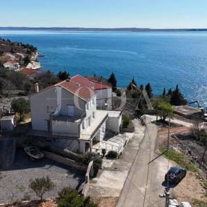 Barić Draga - kuća s poslovnim prostorom