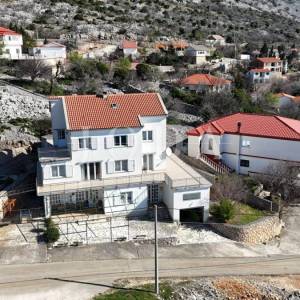 Barić Draga - kuća s poslovnim prostorom