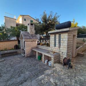 BIOGRAD, SVETI FILIP I JAKOV - Kvalitetna prostrana kuća