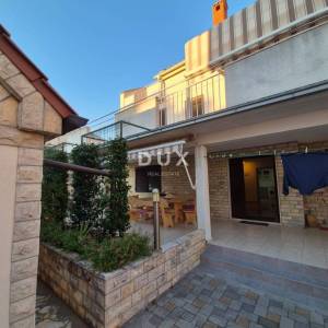 BIOGRAD, SVETI FILIP I JAKOV - Kvalitetna prostrana kuća