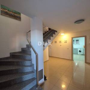 BIOGRAD, SVETI FILIP I JAKOV - Kvalitetna prostrana kuća