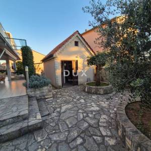 BIOGRAD, SVETI FILIP I JAKOV - Kvalitetna prostrana kuća