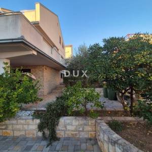 BIOGRAD, SVETI FILIP I JAKOV - Kvalitetna prostrana kuća