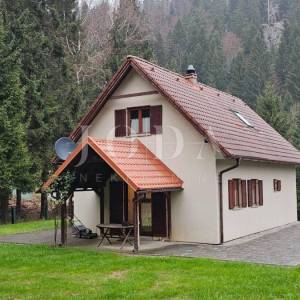 Bjelolasica kuća na prodaju