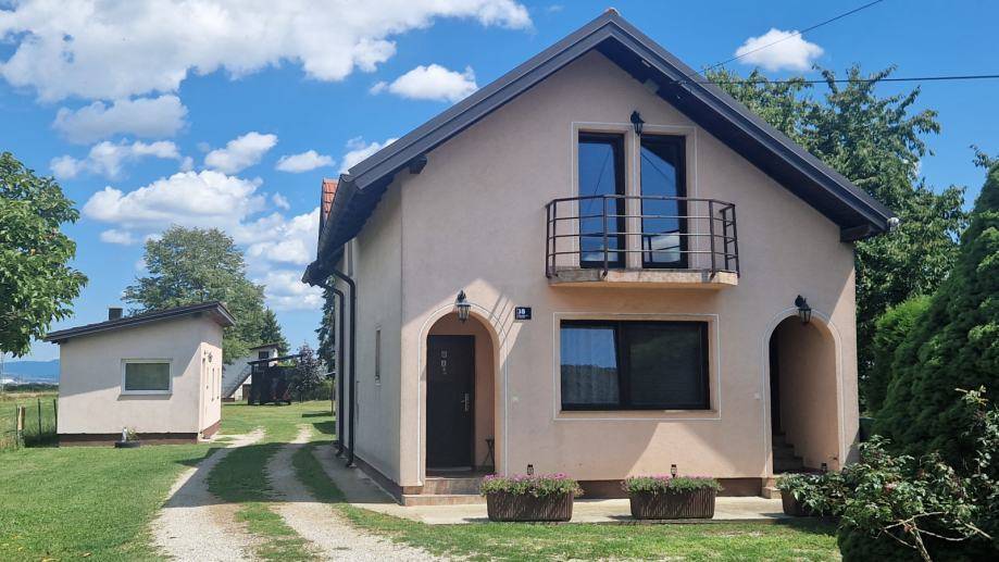 BREZOVICA, KUĆA SA 2 STANA, POMOĆNA ZGRADA ( STAN) I VELIKA OKUĆNICA (