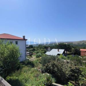 Bribir, autohtona kuća, okućnica, pogled na more