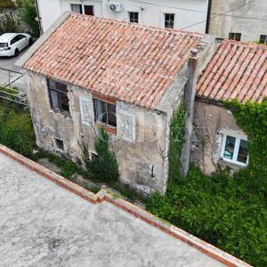 Bribir, kamena kuća sa pogledom na more