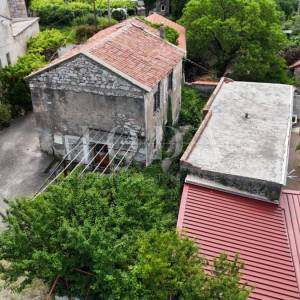 Bribir, kamena kuća sa pogledom na more