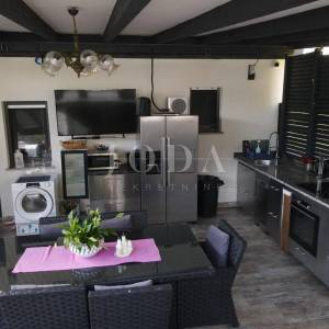 Bribir kuća sa bazenom