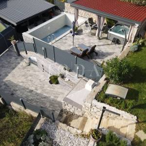 Bribir kuća sa bazenom