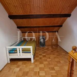 Bribir, kuća sa dva stana