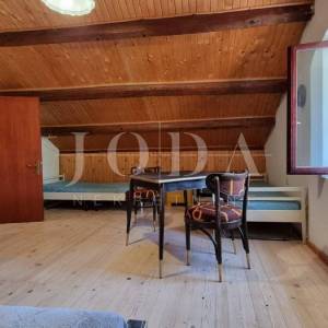 Bribir, kuća sa dva stana
