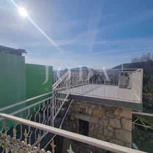 Bribir, kuća sa dva stana