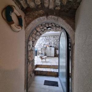 Bribir, kuća sa okućnicom
