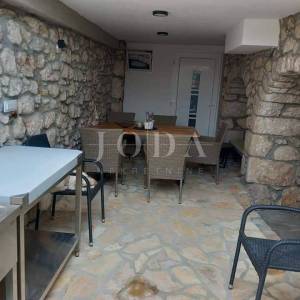 Bribir, kuća sa okućnicom