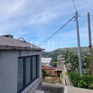 Bribir, kuća sa okućnicom