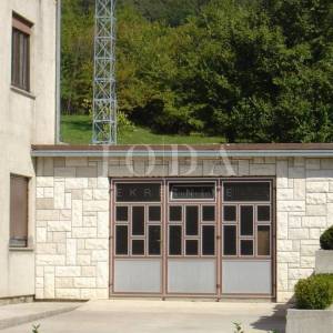 Bribir, kuća sa prostranom okućnicom
