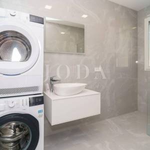 Bribir moderna villa s bazenom i pogledom na more