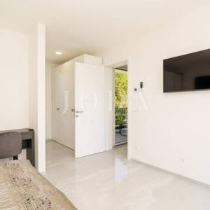 Bribir moderna villa s bazenom i pogledom na more