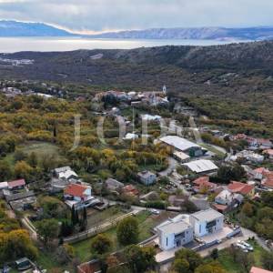 Bribir moderna villa s bazenom i pogledom na more