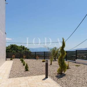 Bribir moderna villa s bazenom i pogledom na more
