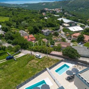 Bribir moderna villa s bazenom i pogledom na more