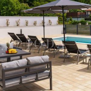 Bribir moderna villa s bazenom i pogledom na more