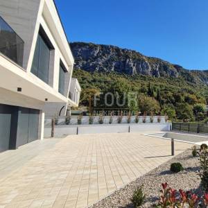 Bribir, novogradnja, moderna vila s bazenom