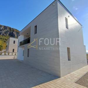 Bribir, novogradnja, moderna vila s bazenom