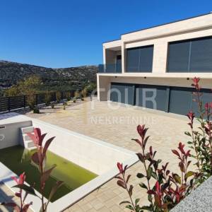 Bribir, novogradnja, moderna vila s bazenom