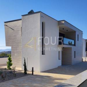 Bribir, novogradnja, moderna vila s bazenom
