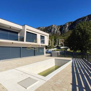 Bribir, novogradnja, moderna vila s bazenom