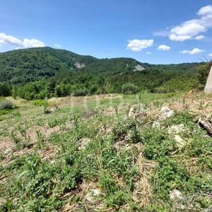Buzet, građevinski teren sa starinom