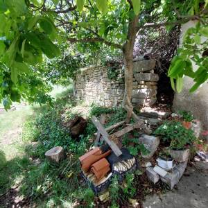 Buzet, građevinski teren sa starinom