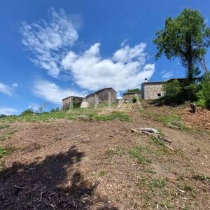 Buzet, građevinski teren sa starinom