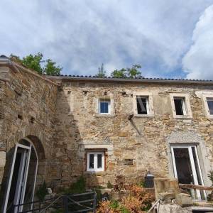 Cerovlje, okolica, istarska stancija sa dvije kuće i prostranom okućnicom