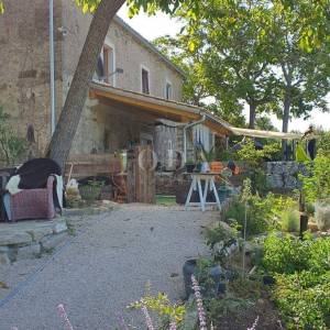 Cerovlje, okolica, istarska stancija sa dvije kuće i prostranom okućnicom