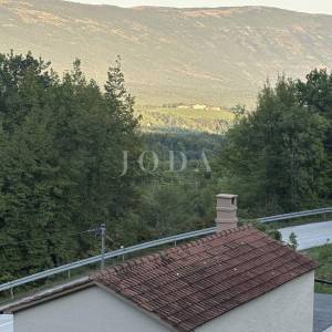 Cerovlje, okolica, kuća na mirnoj lokaciji sa velikim građevinskim terenom