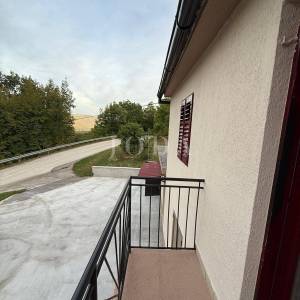 Cerovlje, okolica, kuća na mirnoj lokaciji sa velikim građevinskim terenom