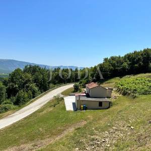 Cerovlje, okolica, kuća na mirnoj lokaciji sa velikim građevinskim terenom