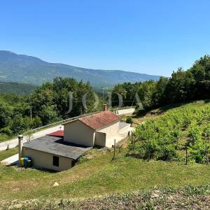 Cerovlje, okolica, kuća na mirnoj lokaciji sa velikim građevinskim terenom