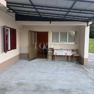 Cerovlje, okolica, kuća na mirnoj lokaciji sa velikim građevinskim terenom