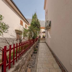 Cesarica, kuća sa 3 apartmana